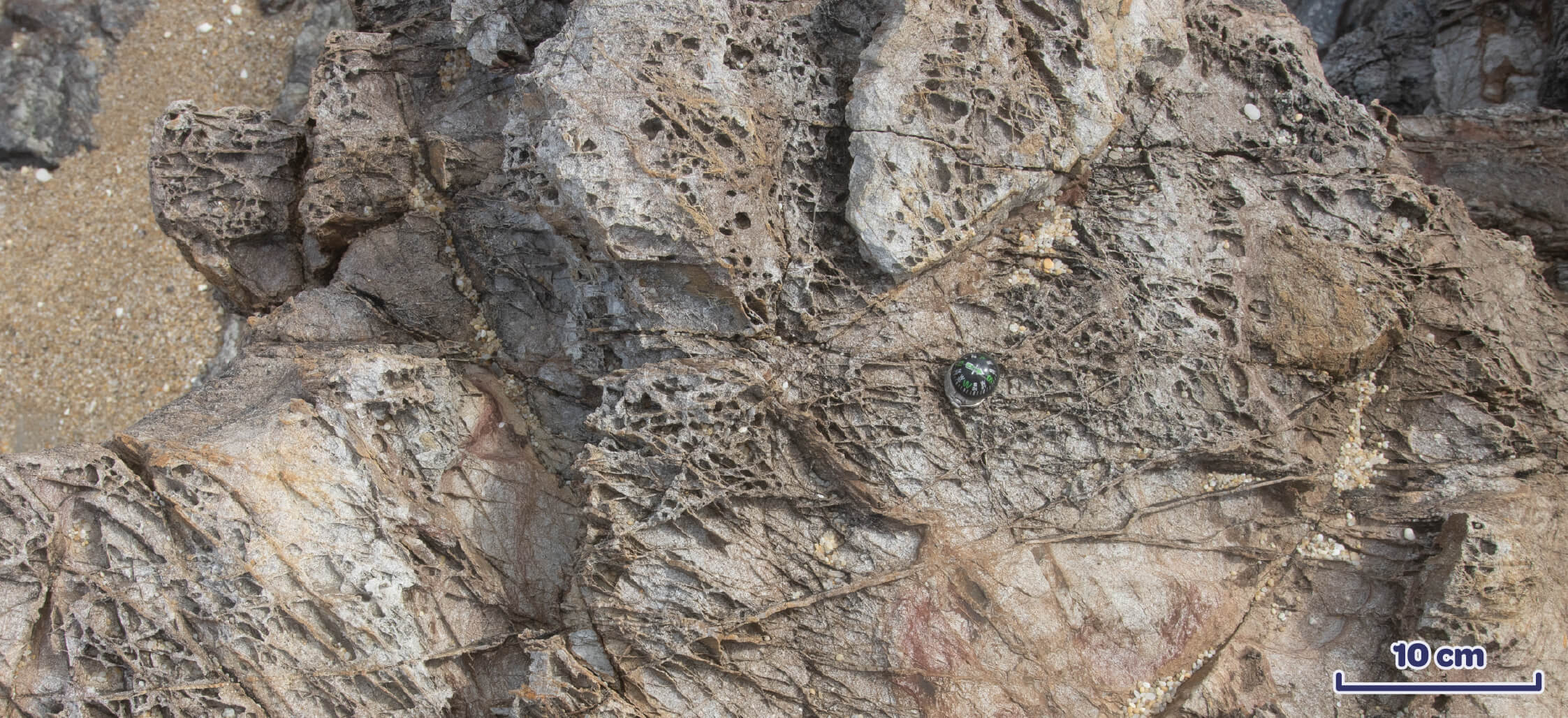 Stockwork veins in a sandstone block