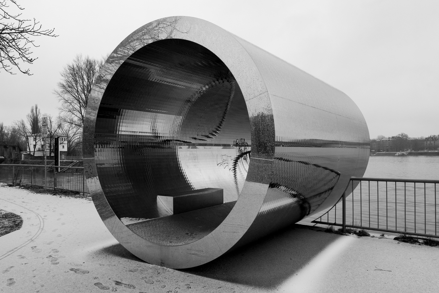 Silver cylinder at Mainz-Kastel